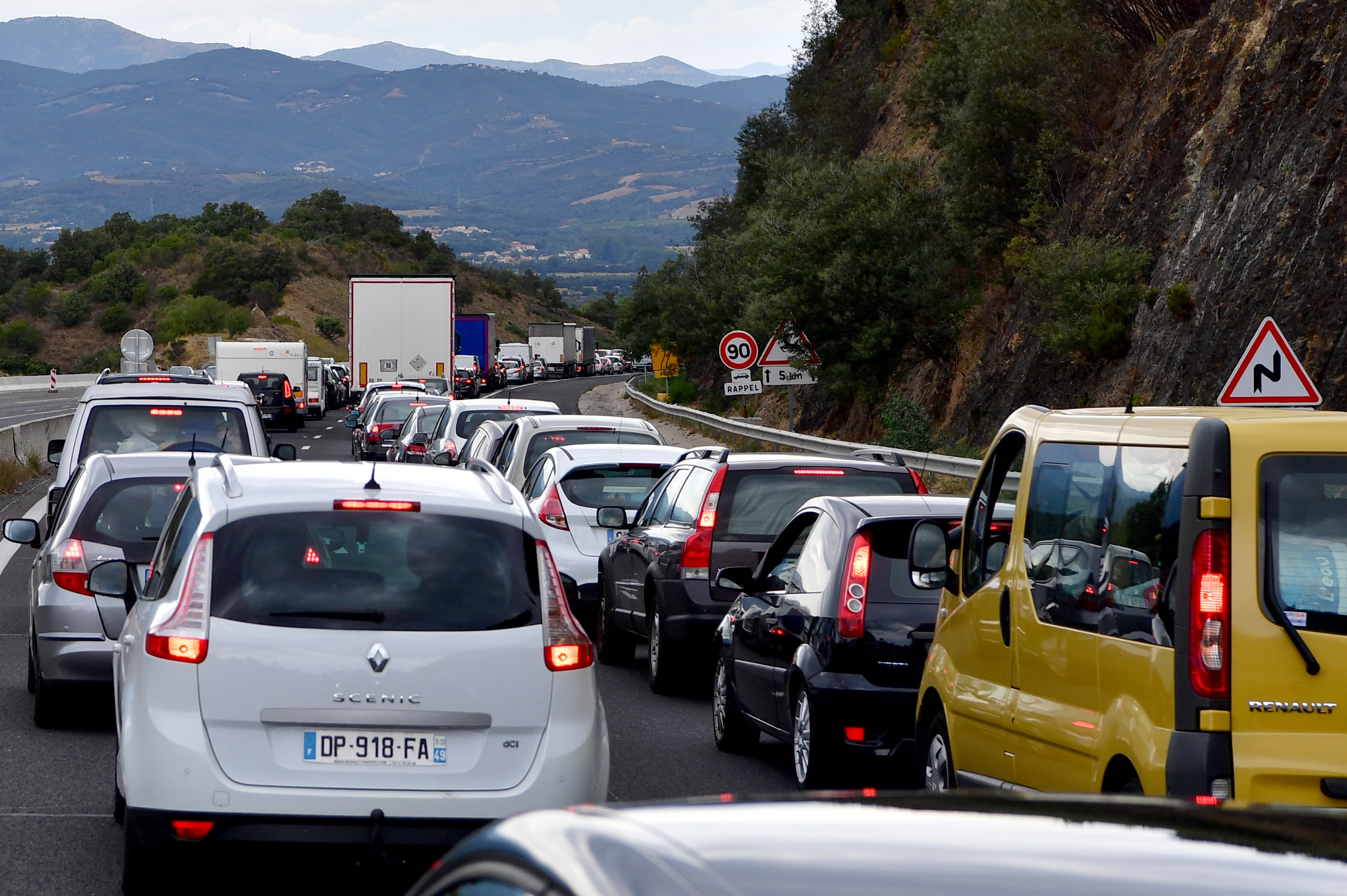Vakantiedrukte op Europese wegen zorgt jaarlijks voor meer autoschade: dit wil je weten voordat je schade rijdt