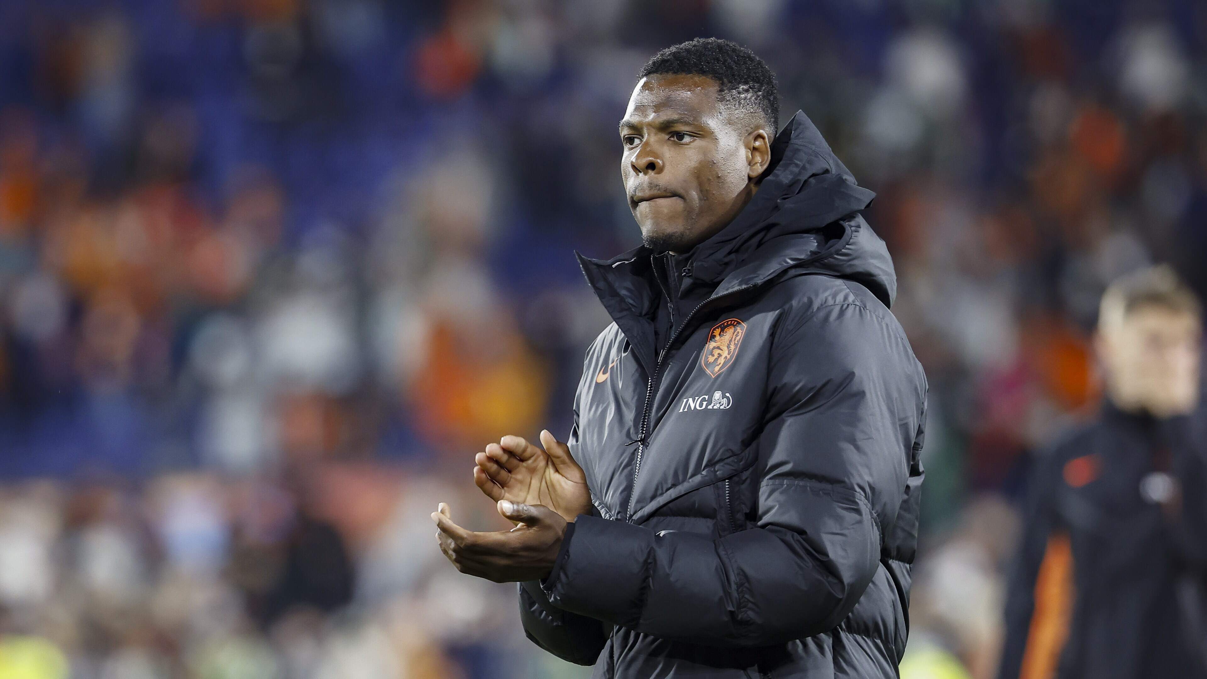 Ronald Koeman over door Real Madrid gekeurde Denzel Dumfries: ’Had hem liever naar Barcelona zien gaan’
