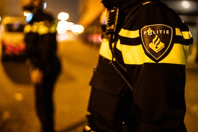 Meisje (15) zwaargewond door aanrijding in Amsterdam, gevluchte bestuurder later aangehouden