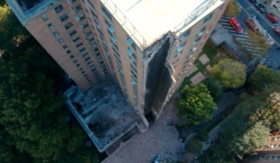 Gasexplosie in appartementencomplex New York, gebouw stort deels in