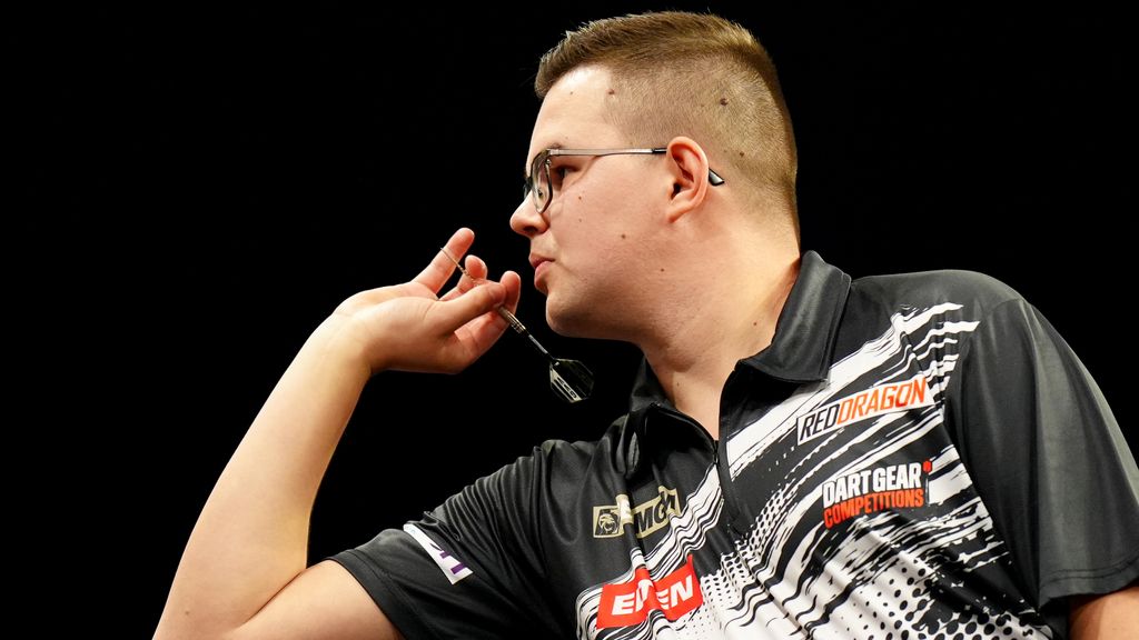Van Veen gooit 9-darter, maar verliest Eurotour-finale in Polen van Littler
