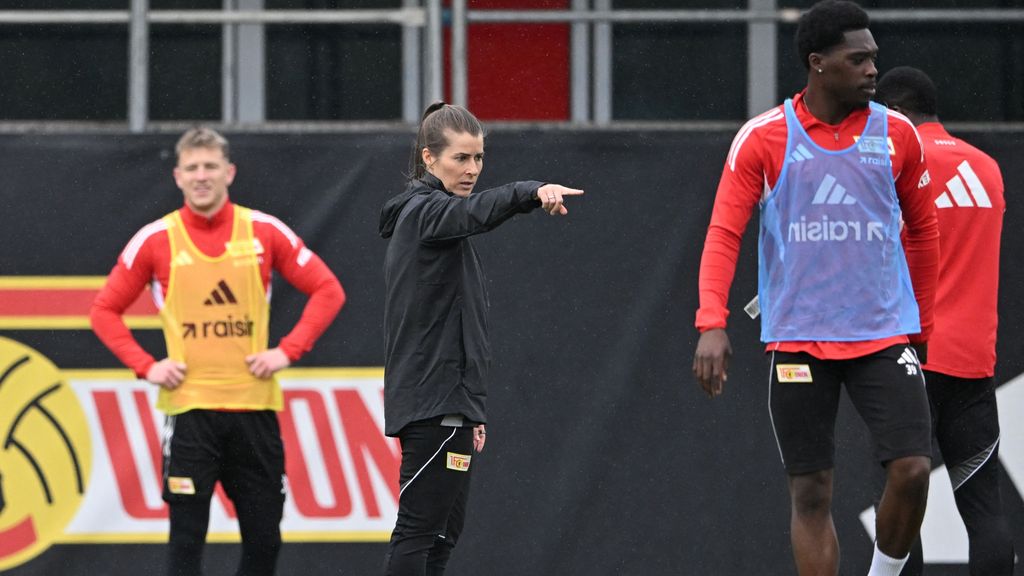 Union-trainer hoopt dat vragen over vrouw in mannenwereld uiteindelijk verstommen