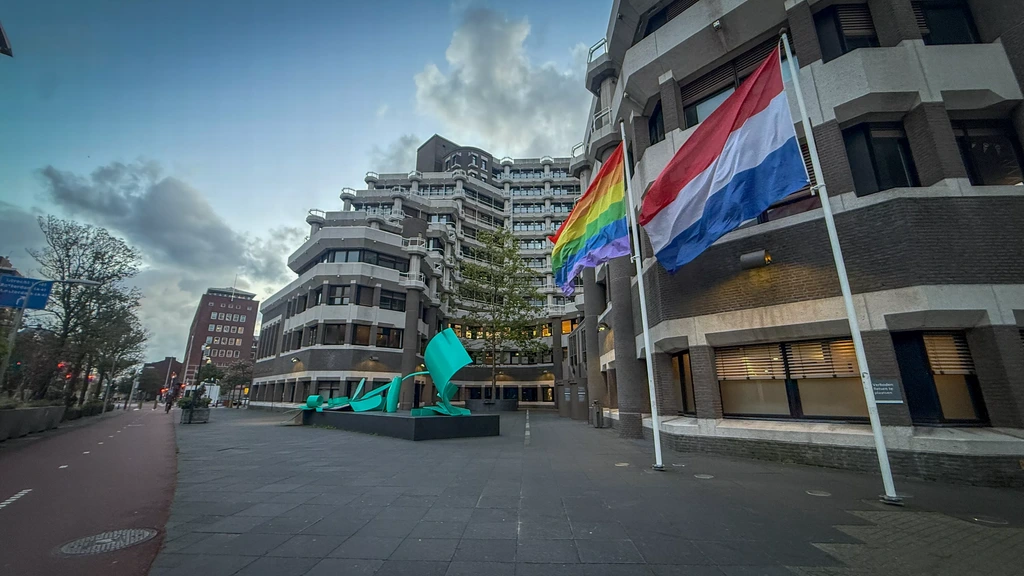 Regenboogvlag gehesen door heel het land, vlaggen gestolen in Oldebroek