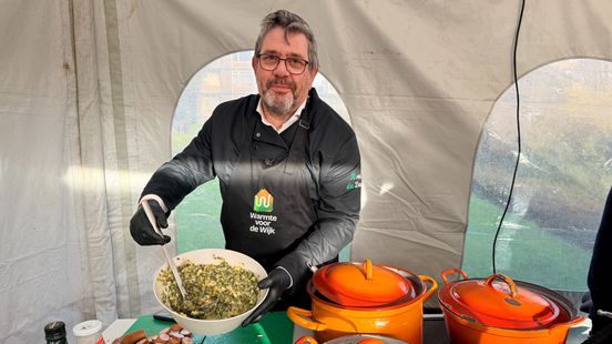 Wethouder maakt stamppot om bewoners te overtuigen van miljoenenproject