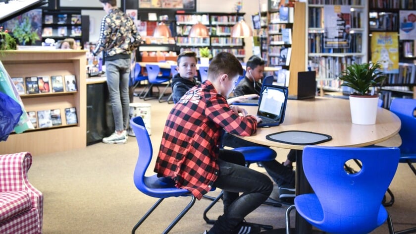 Geloofsvragen en schoolwerk voor ChatGPT: zo gebruiken christelijke kinderen AI. Zes opvallendheden