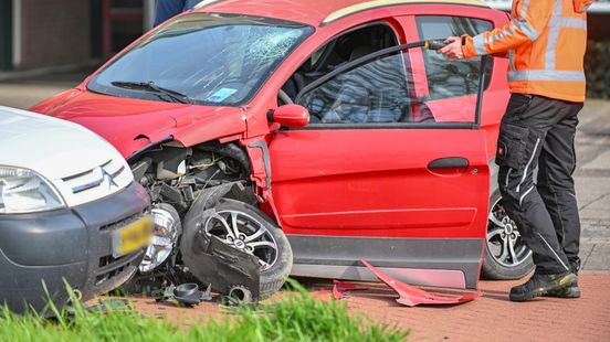 Brommobiel en bestelbus botsen in Sneek