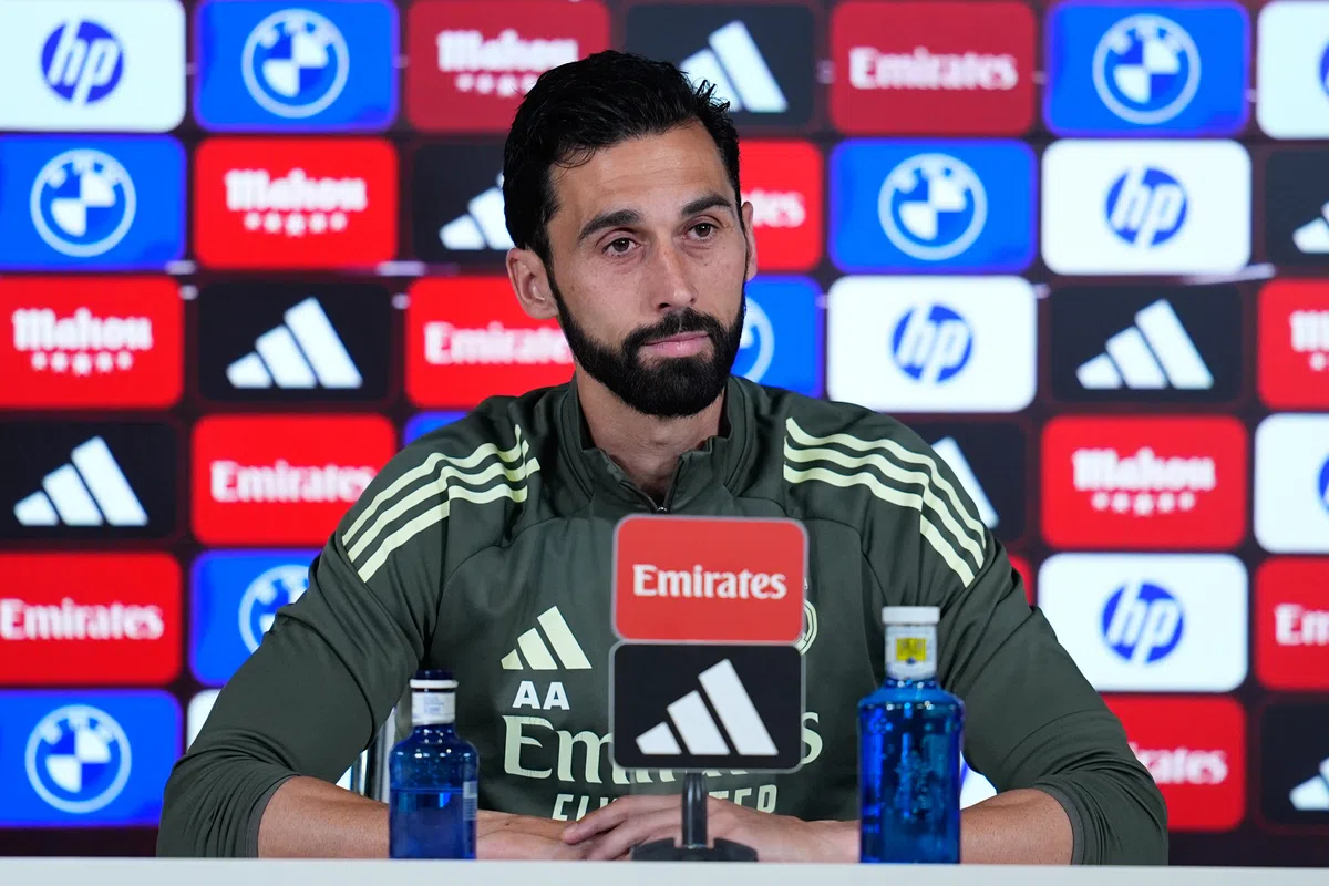 Fulham presenteert Arbeloa als opvolger van Silva