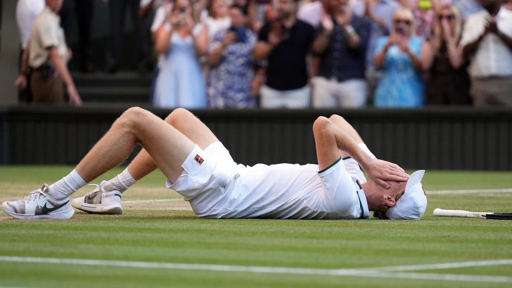Sinner prolongeert Wimbledon-titel na boeiende finale tegen Zverev