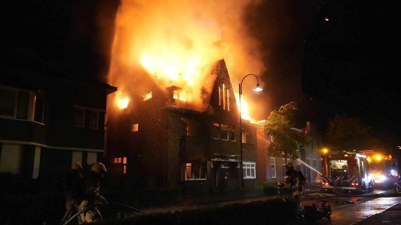 Grote woningbrand in Rijen, huis deels ingestort