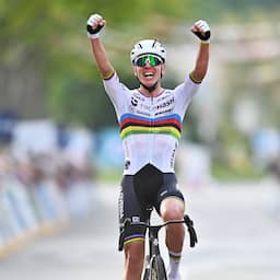 Pogacar verovert week na WK-goud ook Europese titel na indrukwekkende solo