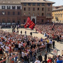 In beeld | Van Basten, Seedorf en fans bewijzen AC Milan-icoon Baresi laatste eer